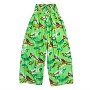 Super soft feather print boho pants in green, XXS